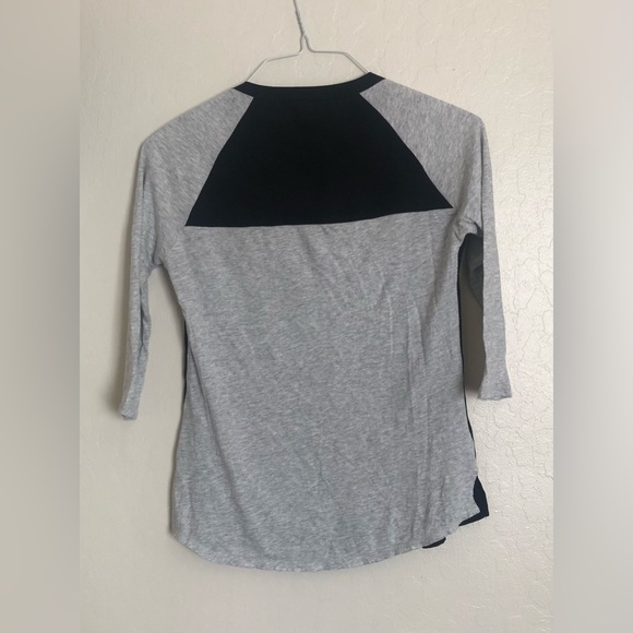 Express - women’s XS  top 3/4 sleeves gray and Black / Grey Top - Picture 2 of 10